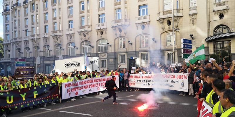 Protesta por el futuro de As Pontes en Madrid (foto: Mosrey / Ferrol360)