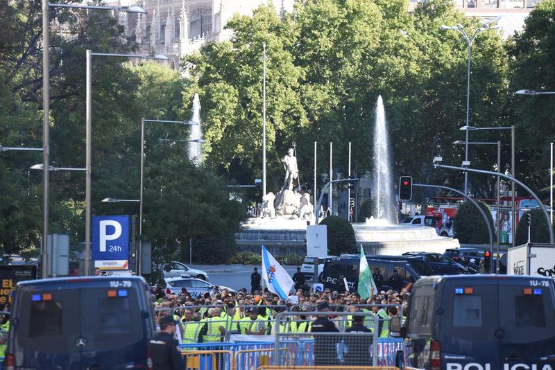 Protesta por el futuro de As Pontes en Madrid (foto: Mosrey / Ferrol360)