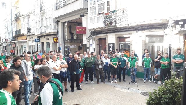 Parada de a ruta en el Derbi (foto: Ferrol360)