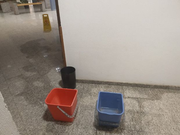La AVV seguirá trabajando en el interior para achicar el agua (cedida)