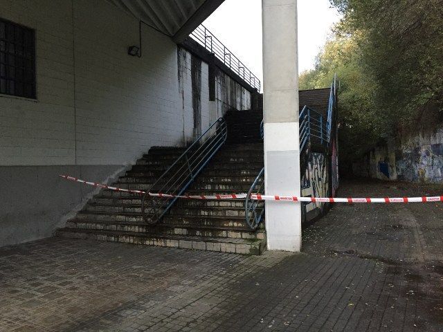 Escalera desde Preferencia, cerrada tras los desperfectos (foto: Ferrol360)