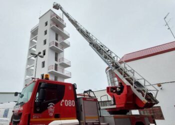 Camión con autoescalera de Bomberos de Ferrol