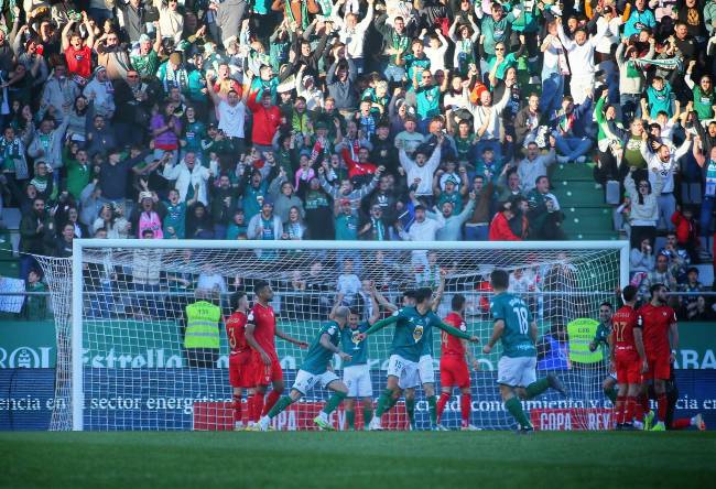 Los jugadores del Racing de Ferrol celebran el gol de Fran Manzanara (foto: Ferrol360/ Mero Barral)