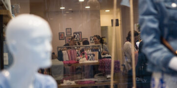 La Fashion Weekend arranca en un ambiente de verano y con ganas de calle