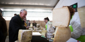 La Feira do Queixo de Moeche mueve masas