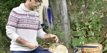 Narón acoge un taller de percusión tradicional de la mano del músico Ramón Dopico