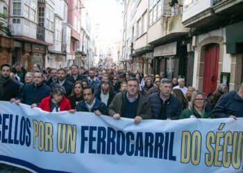 Grupos políticos e instituciones apoyaron la manifestación por ‘un tren del Siglo XXI’