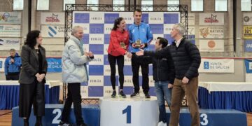 Lucía Sicre y Eloy Villanueva se imponen en la Carreira Popular de San Xiao