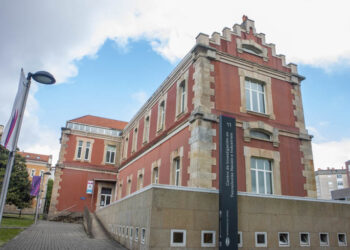 El Campus Industrial de Ferrol inaugura la exposición ‘As primeiras profesoras da UCM’