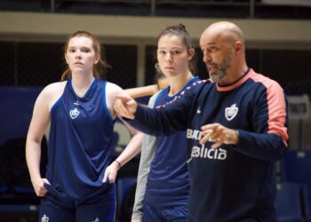 El Baxi Ferrol dice adiós a Europa ante Perfumerías Avenida