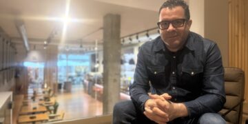 Julián Abad: «Ya estamos saturados de campañas turísticas con puestas de sol de postal»