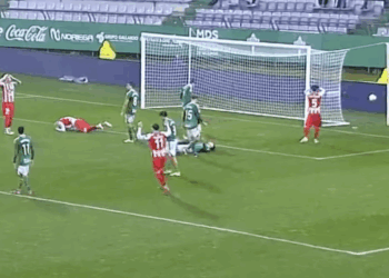 Unión, humildad y ambición: el Racing roza el triunfo en un derbi pasado por agua (1-1)