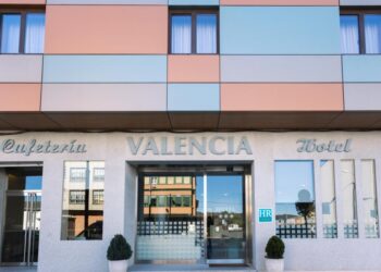 Una mujer apuñala a un hombre en la cafetería del Valencia