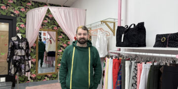 Abrir un negocio para resistir en Ferrol: «É triste que para traballar teñas que endeudarte»