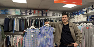 Los mandilones de las abuelas gallegas están sold out en Kenia Ferrol