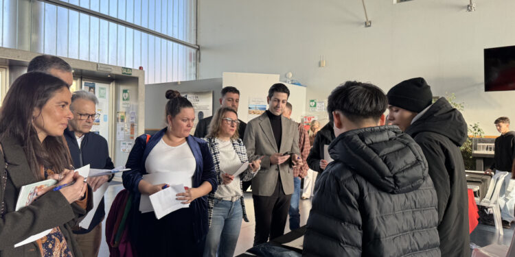 El talento joven brilla en Narón con proyectos innovadores en el XII Emprende Xove Minimarket