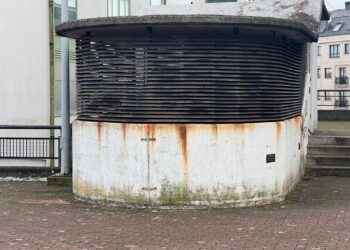 El PP denuncia el «abandono» de la plaza de Galicia por parte del gobierno de Narón