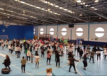 Pontedeume se mueve a ritmo de zumba por la Asociación Española contra el Cáncer