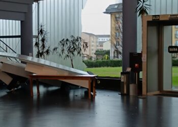 Los daños en la fachada del Pazo da Cultura tras la borrasca Nils obligan a cancelar su actividad