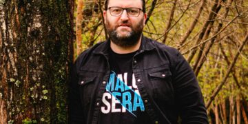 Landra pone música a Follas Novas: el proyecto más íntimo de Alberto Hermáns revive a Rosalía en Brión