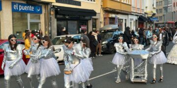 Cedeira se viste de Entroido: desfile, comparsas y verbena este sábado en la plaza Roxa