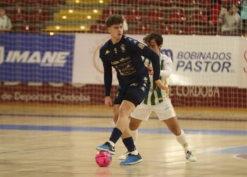 O Parrulo Ferrol suma y sigue en Córdoba: empate trabajado que refuerza su buena dinámica