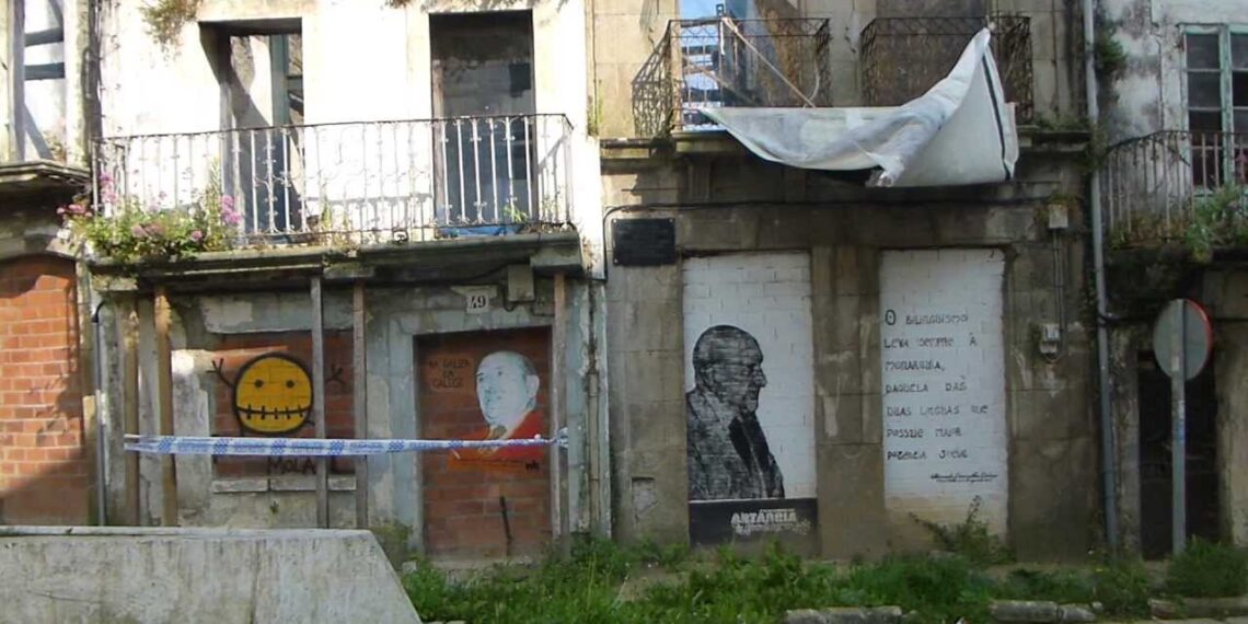 Ferrol decreta la emergencia para actuar en la casa natal de Carvalho Calero