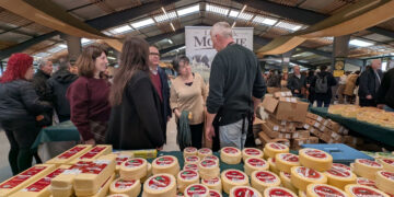 La Feira do Queixo de Moeche bate récords: más público, más puestos y más ventas