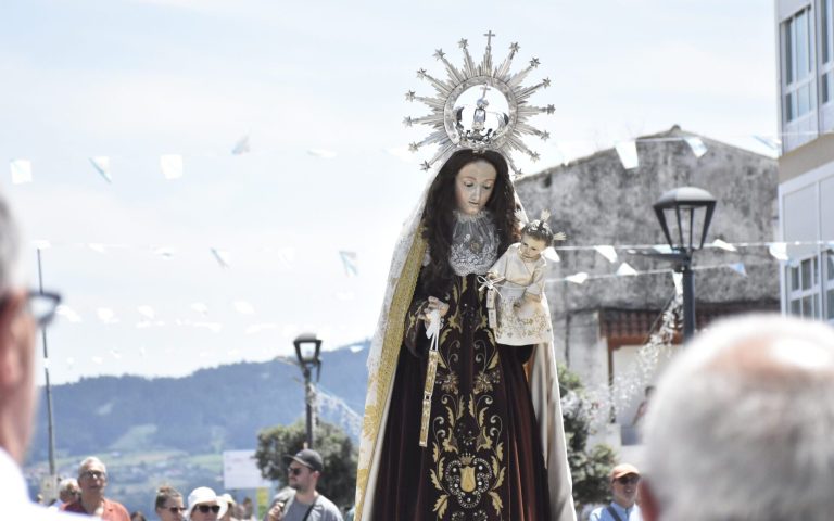 ^Procesión virgen del Carmen Ares