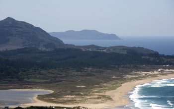 Lagoa e praia de Valdoviño, A Frouxeira