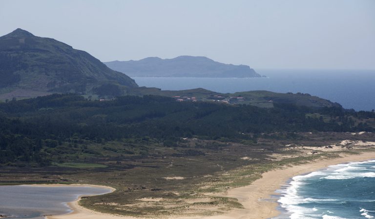 Lagoa e praia de Valdoviño, A Frouxeira