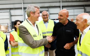 O  titular do Goberno galego, Alfonso Rueda, acompañado da conselleira de Economía e Industria, María Jesús Lorenzana, visita a sede do Grupo Cándido Hermida. Polígono do Río do Pozo (Narón), 21/7/26.
