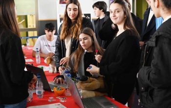 Jóvenes participantes en la décima edición de los Premios Emprende Jove Minimarket
