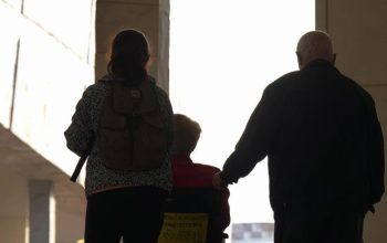 Ayuda al hogar en el cuidado de las personas mayores.