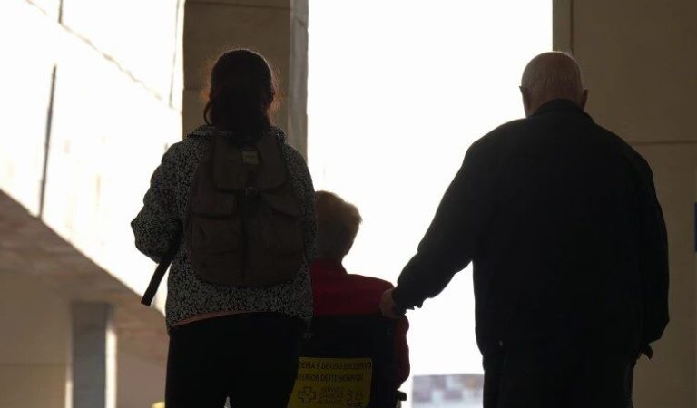 Ayuda al hogar en el cuidado de las personas mayores.