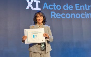 Acreditación QH Silvia López recolle diploma acreditativo 0 12 11 24