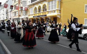 Airiños de Fene en el desfile de Ortigueira. Imagen tomada de su página web