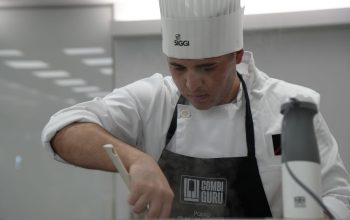 Alumno ESENGRA cocinando en Concurso