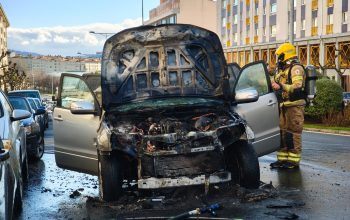 Coche incendiado Avenida de Esteiro