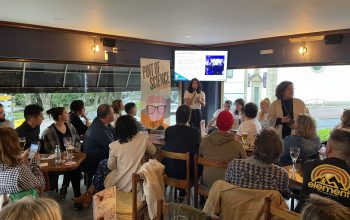 Imagen de una charla de la edición pasada del Piint of Science Ferrol