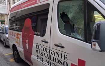 Esvastica coche cruz roja