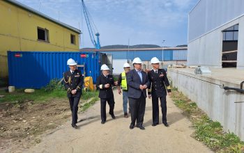 Julio Abalde visita las instalaciones de la Armada