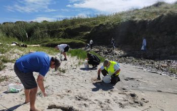 Accion solidaria de « En la palya, solo arena», iniciativa solidaria del Rotary Club Ferrol y Ecinor