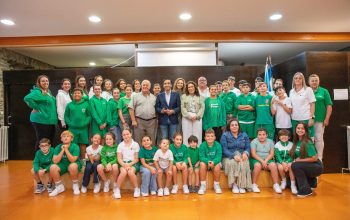 Foto NP 2025.09.27 Alcalde recibe coro infantil 1