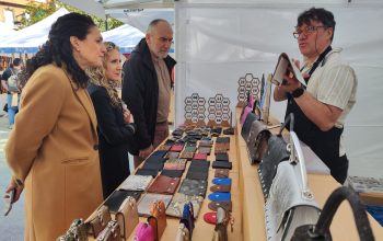 Maica García visita feria artesanía