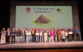 Fotografía de grupo premios minimarket Aje