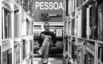 Felipe Romero, en la librería Pessoa. Foto: Alicia Seoane