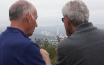 Expectación ante la demolición de. las torres de As Pontes