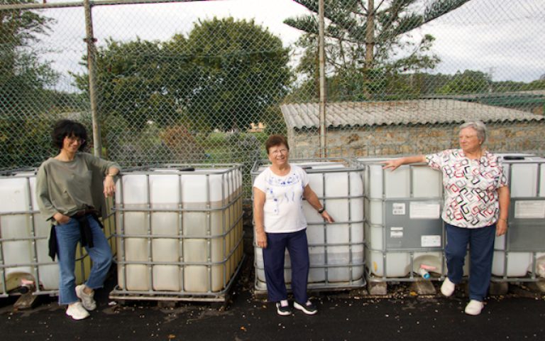Mulleres rurais de Esmelle. DE esquerda a dereita: Lucía García, Mariví Fernández e Fina Lorenzo. Foto: Alicia Seoane