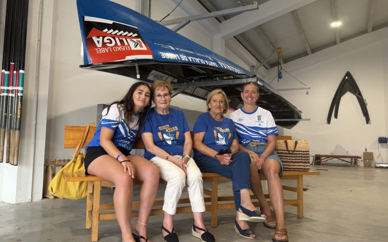 remo ares Noelia Varela, Pilar Pereira, Macamen Juan y Aída Carro en las instalaciones del Club de Remo de Ares